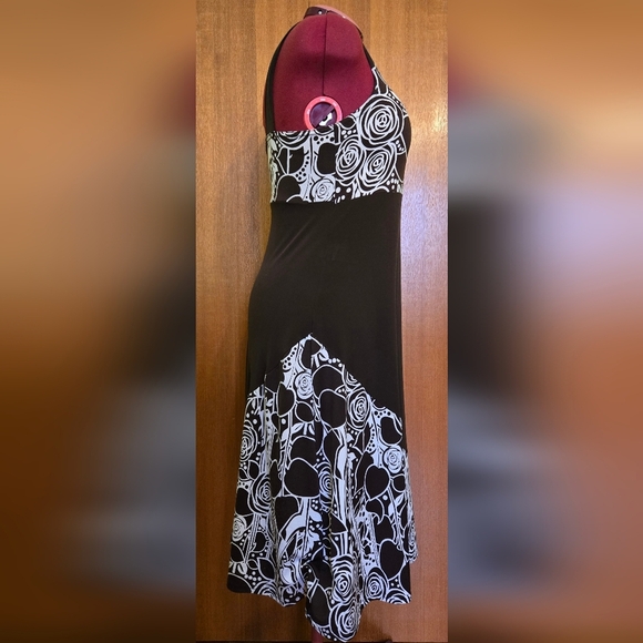 Elegant Brown and White Sleeveless Dress, Ptp 18'' to 23'' - Picture 3 of 8